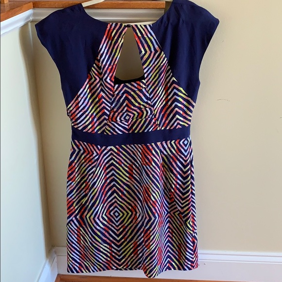 Fun BCBG dress - Picture 4 of 8